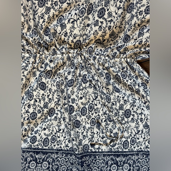 Mario Serrani Navy and Cream Floral Swim cover size Small - Picture 3 of 7